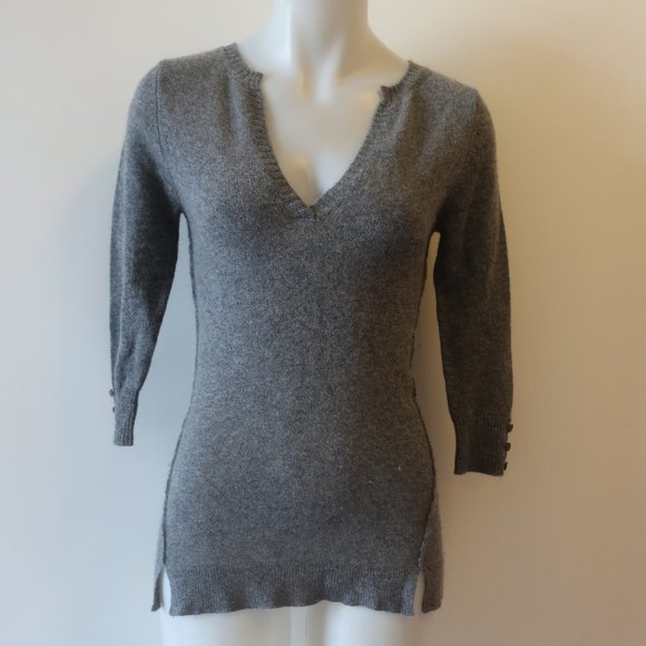COPY - Subtle Luxury 100% Cashmere Gray V-Neck Sweater XS/S * - Picture 1 of 8